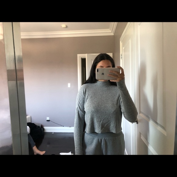 Grey turtleneck sweater - Picture 2 of 2